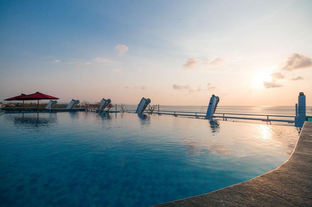 Kutabex Beachfront Hotel Kuta Lombok Exteriör bild