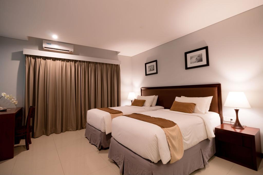 Kutabex Beachfront Hotel Kuta Lombok Rum bild