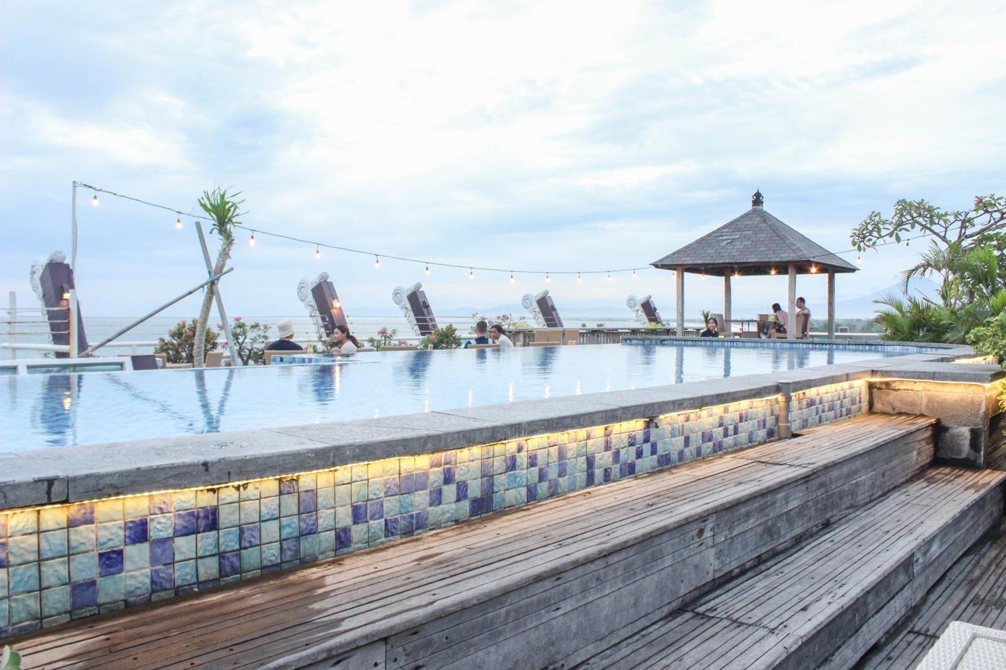 Kutabex Beachfront Hotel Kuta Lombok Exteriör bild
