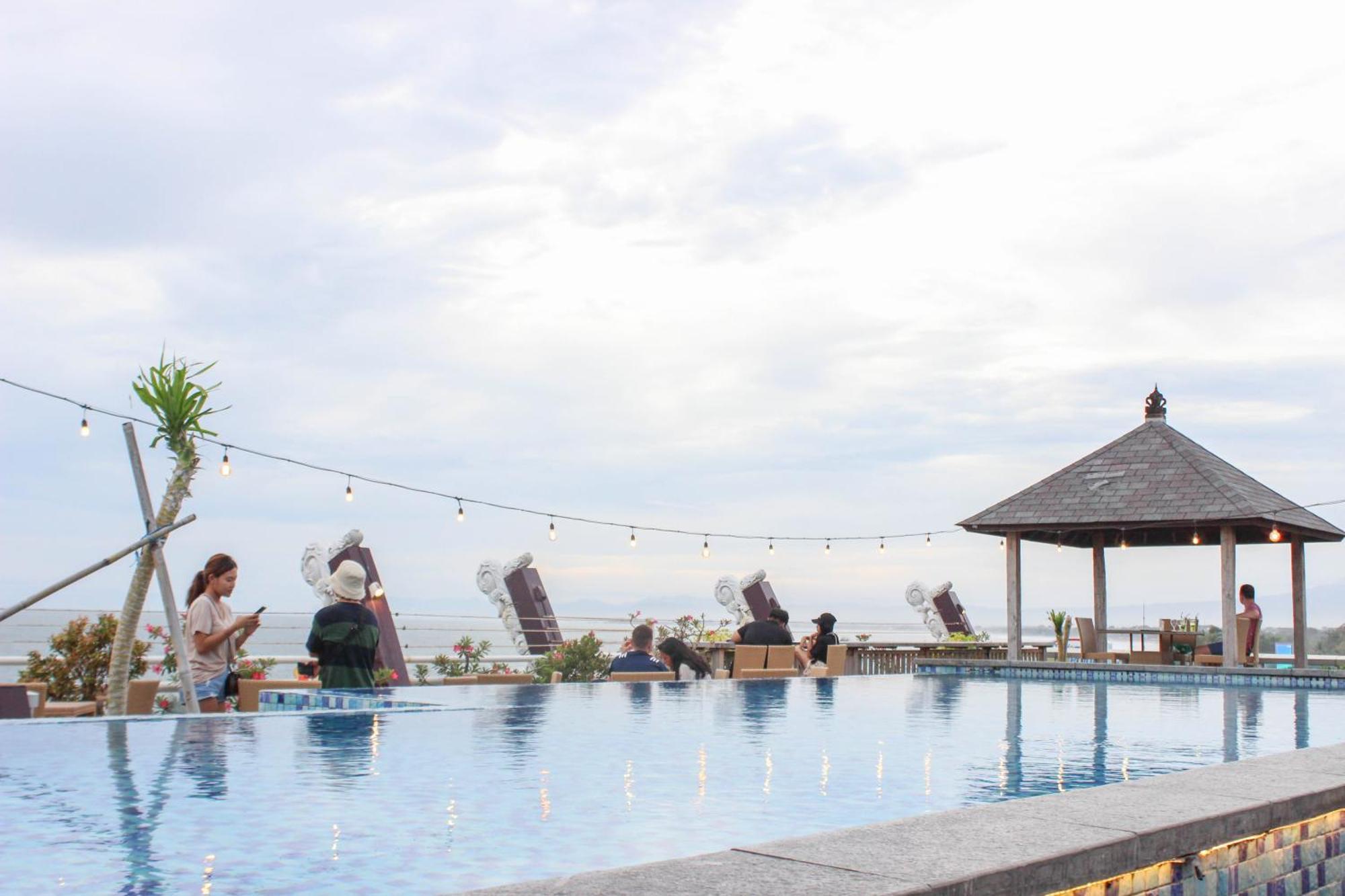 Kutabex Beachfront Hotel Kuta Lombok Exteriör bild